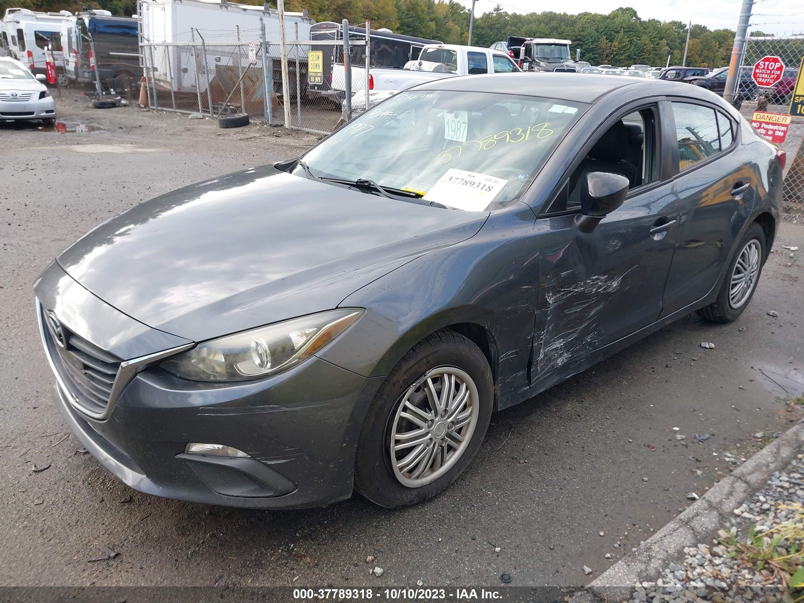 JM1BM1T78F1266395  mazda 3 2015 IMG 1