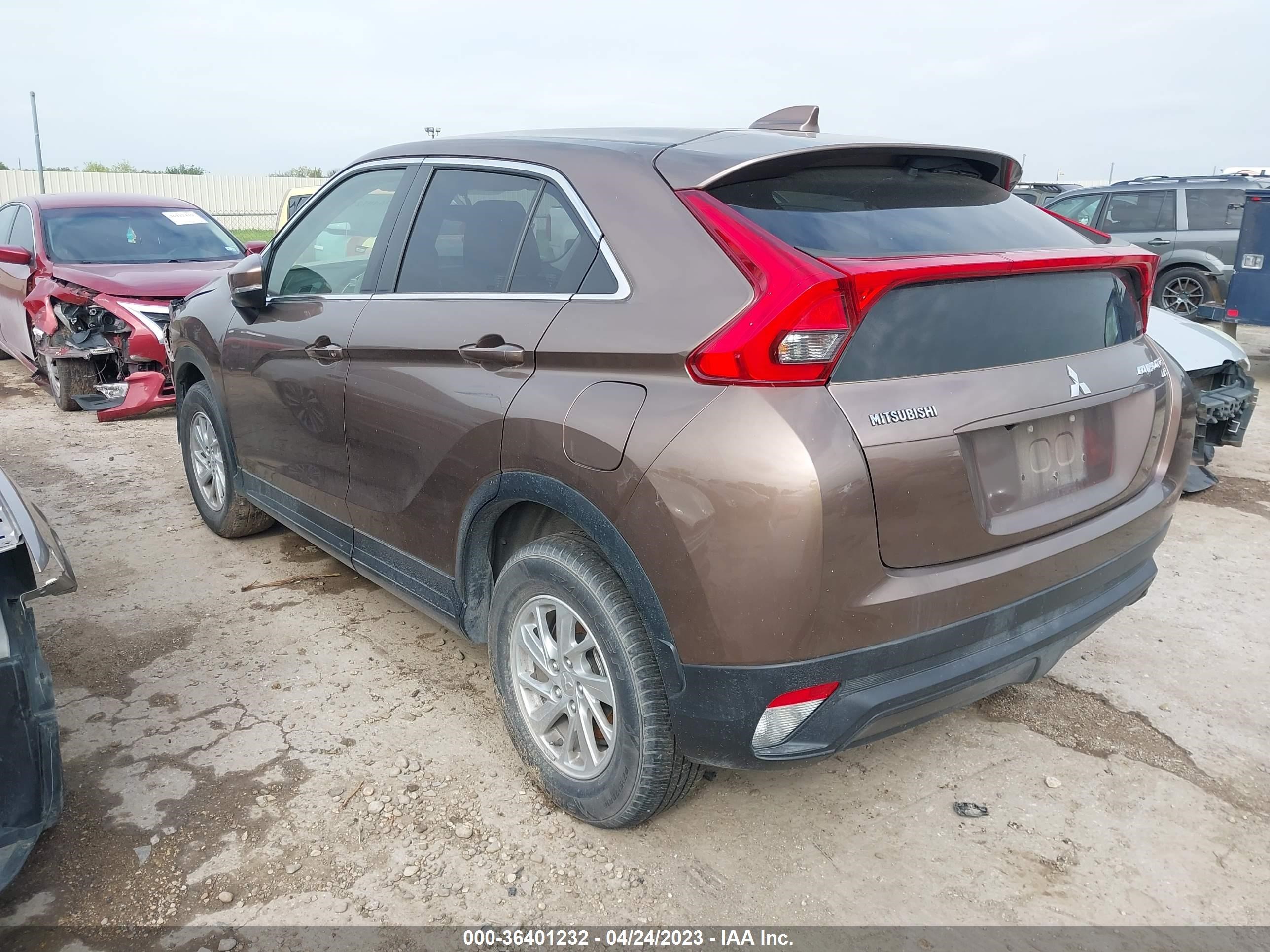 JA4AT3AA4JZ067566  mitsubishi eclipse cross 2018 IMG 2