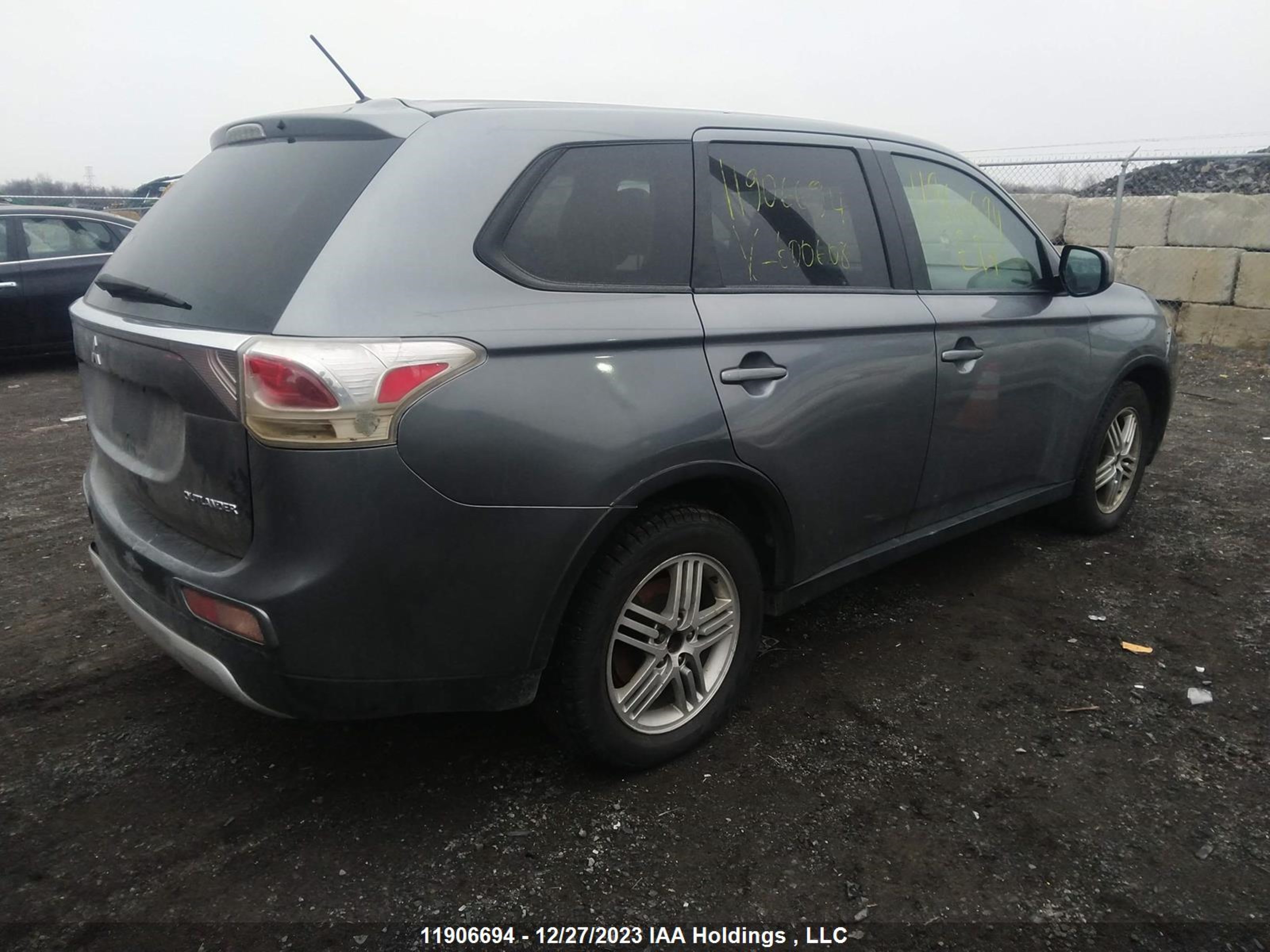 JA4AZ2A37FZ600608  mitsubishi outlander 2014 IMG 3