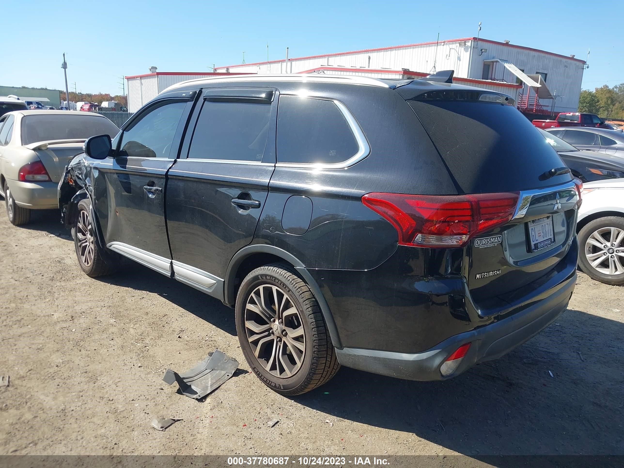 JA4AD3A32HZ035532  mitsubishi outlander 2017 IMG 2