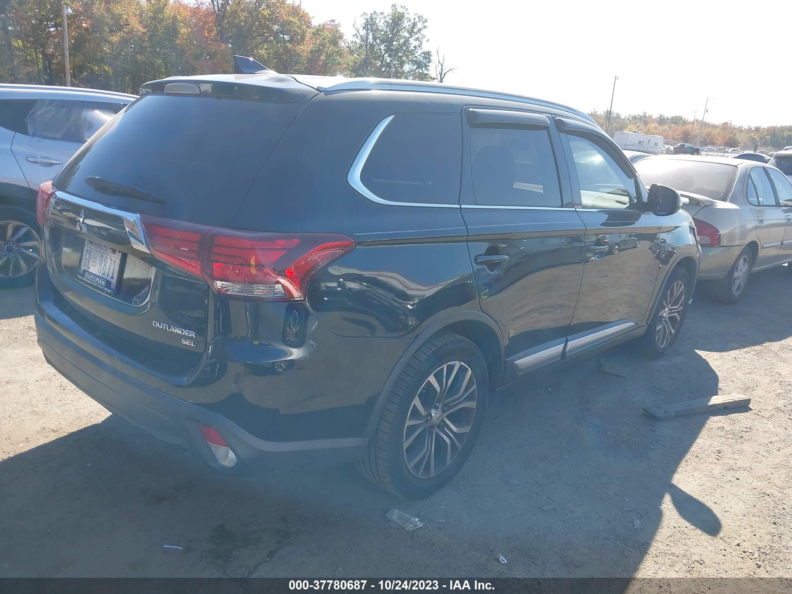 JA4AD3A32HZ035532  mitsubishi outlander 2017 IMG 3