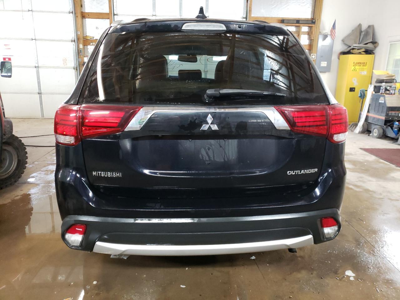 JA4AD3A35HZ050655  mitsubishi outlander 2017 IMG 5