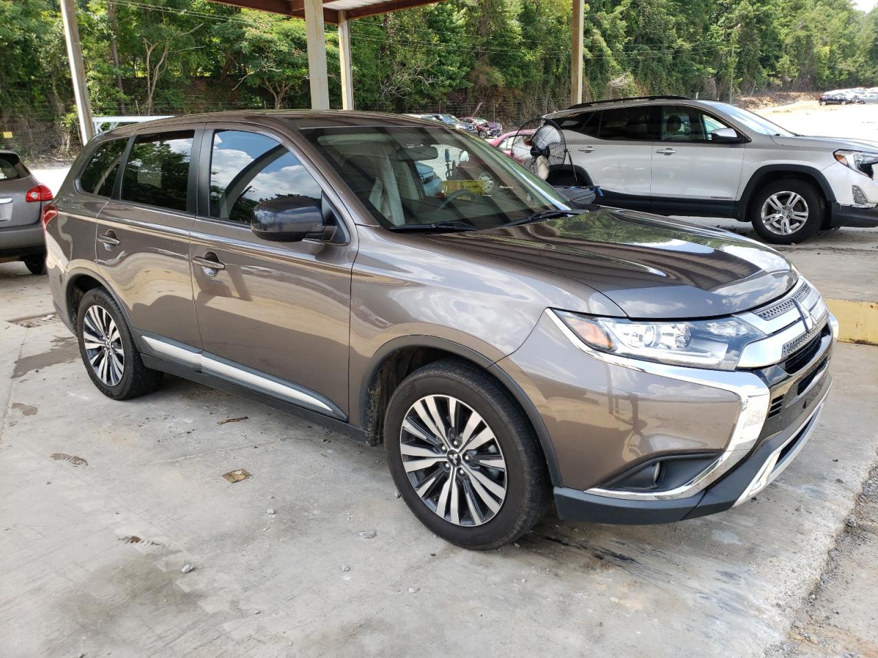 JA4AD2A37KZ014211  mitsubishi outlander 2018 IMG 3