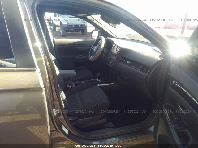 JA4AD3A38JZ028395  mitsubishi outlander 2018 IMG 4