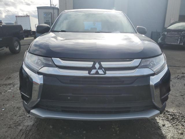 JA4AZ3A35JZ062490  mitsubishi outlander 2018 IMG 4