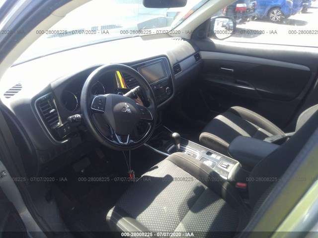 JA4AZ3A38JZ042556  mitsubishi outlander 2018 IMG 4