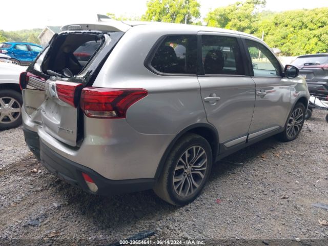 JA4AZ3A39JZ057020  mitsubishi outlander 2018 IMG 3