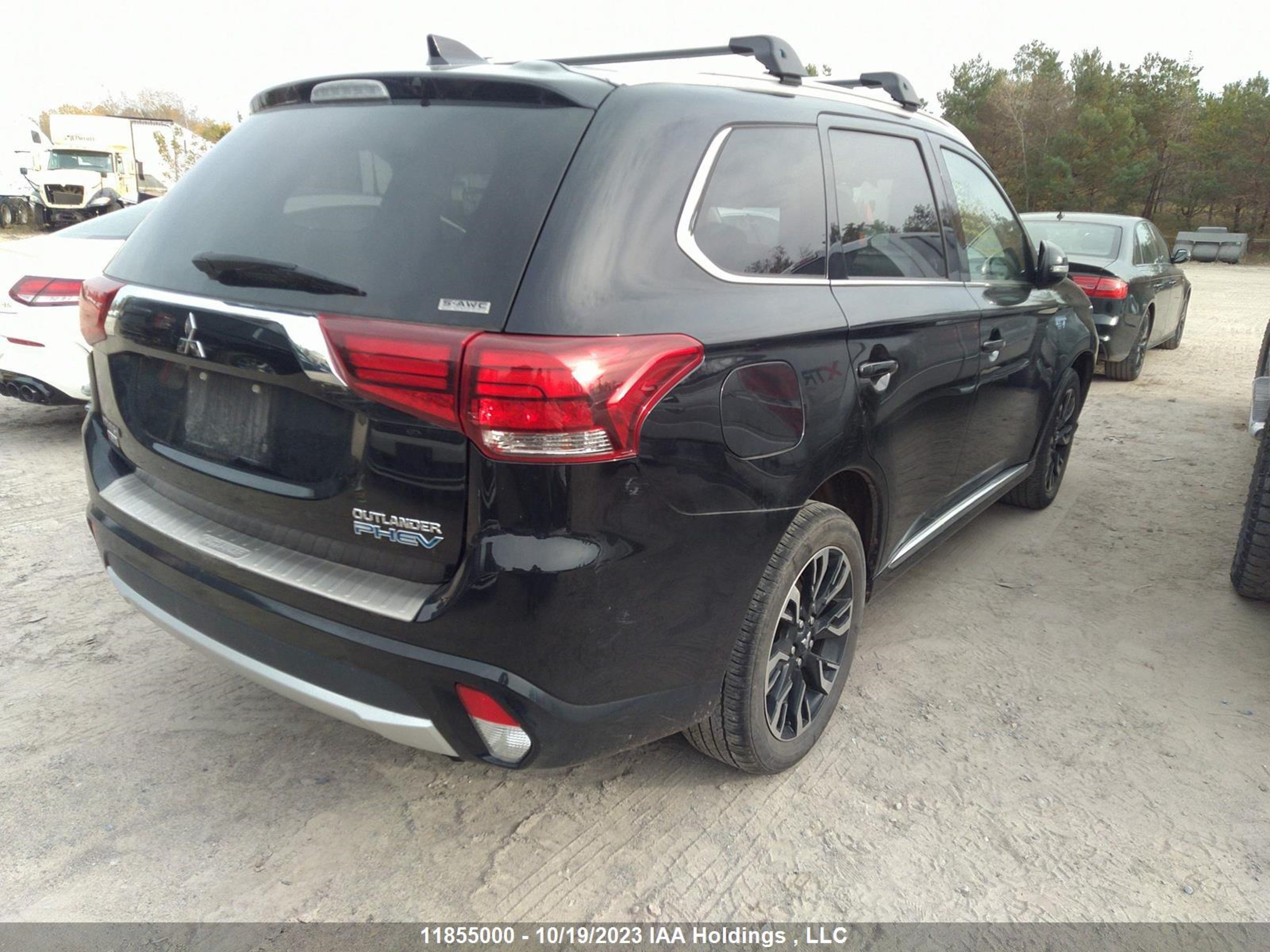 JA4J24A55JZ613335  mitsubishi outlander 2018 IMG 3