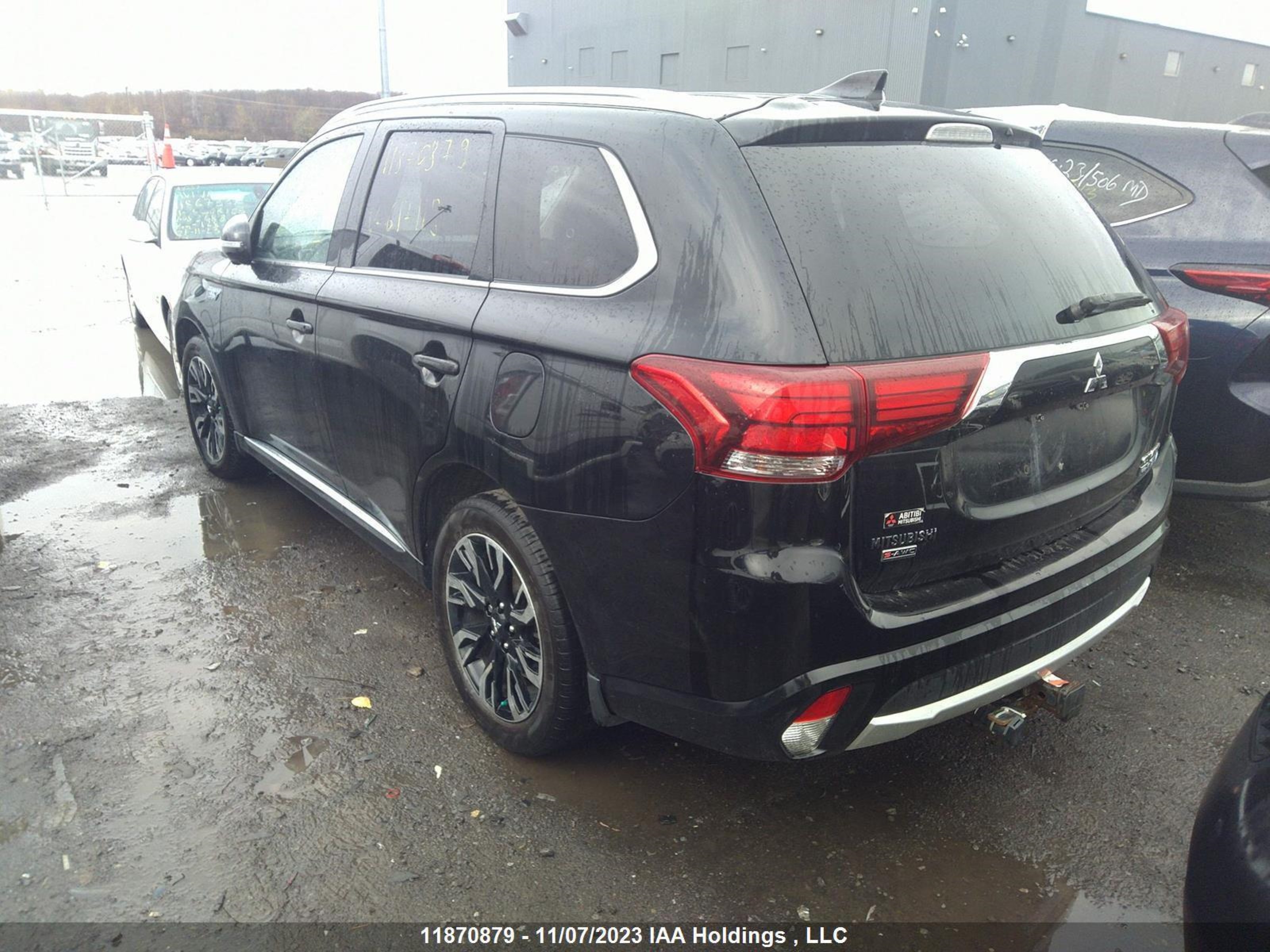 JA4J24A58JZ617119  mitsubishi outlander 2018 IMG 2