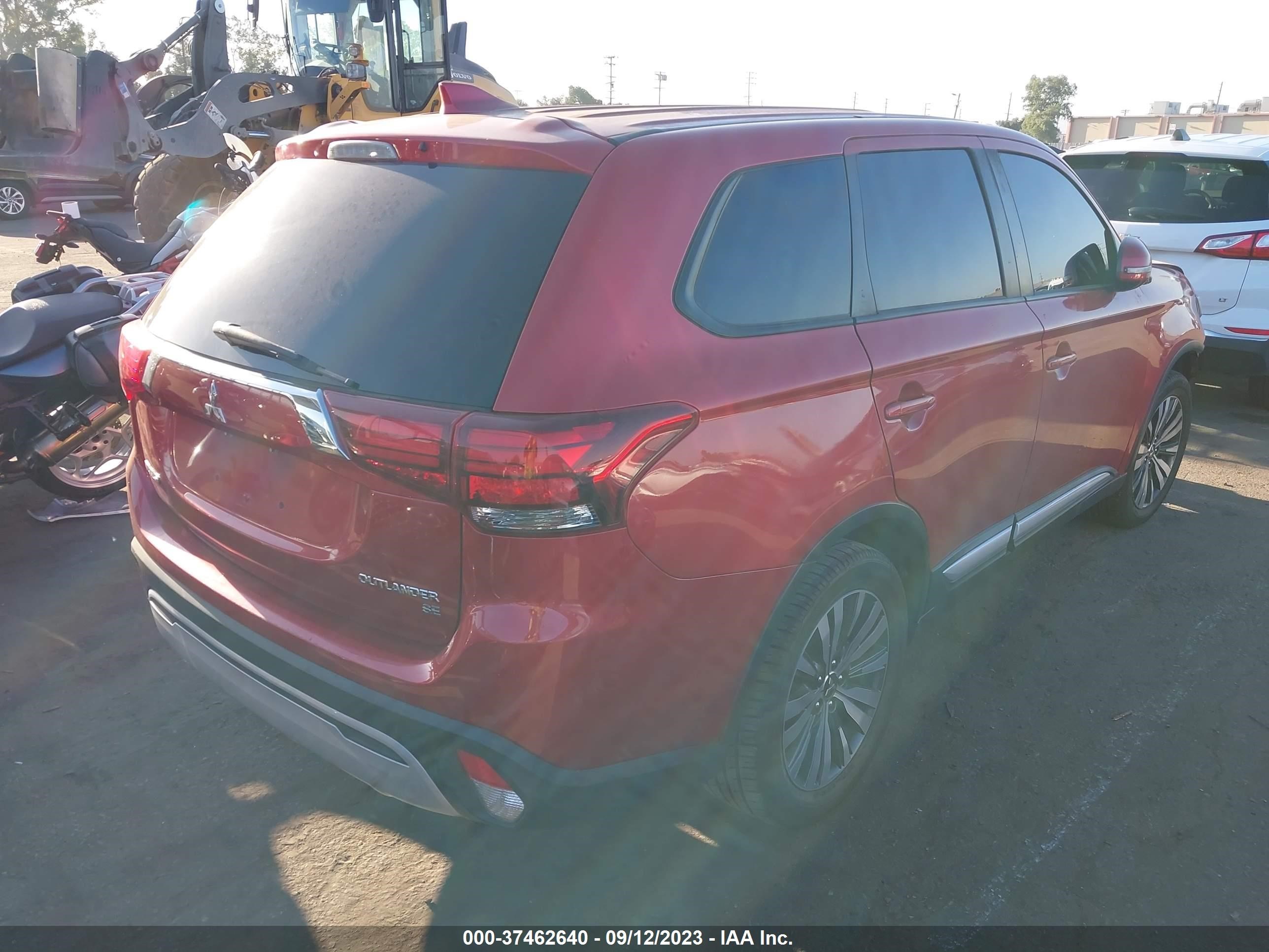 JA4AD3A31KZ042592  mitsubishi outlander 2019 IMG 3