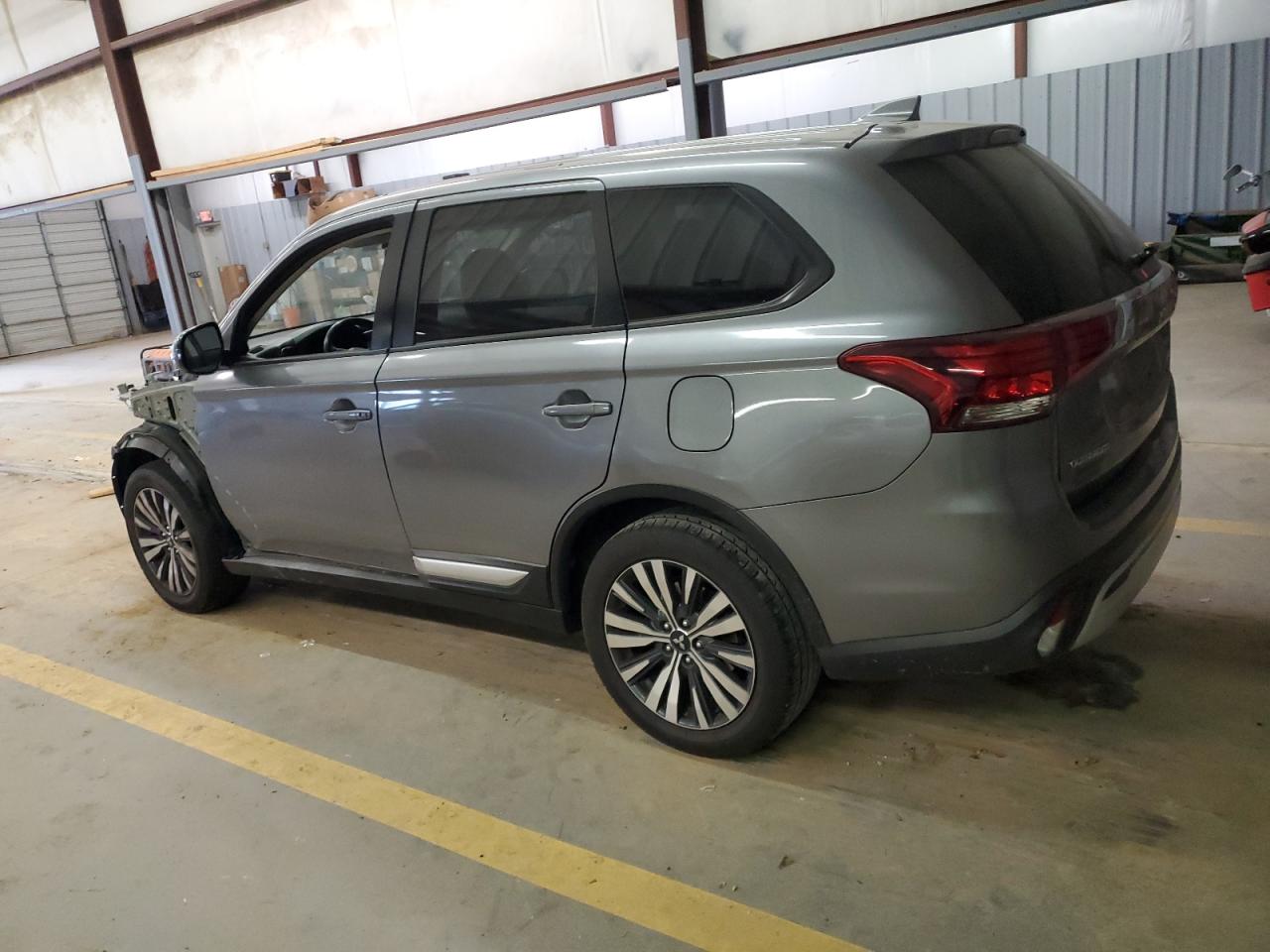 JA4AD3A32LZ025365  mitsubishi outlander 2020 IMG 1