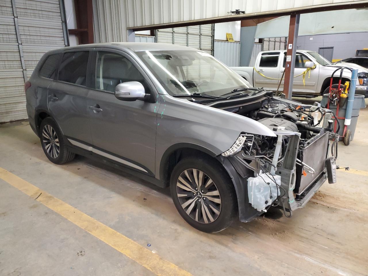 JA4AD3A32LZ025365  mitsubishi outlander 2019 IMG 3