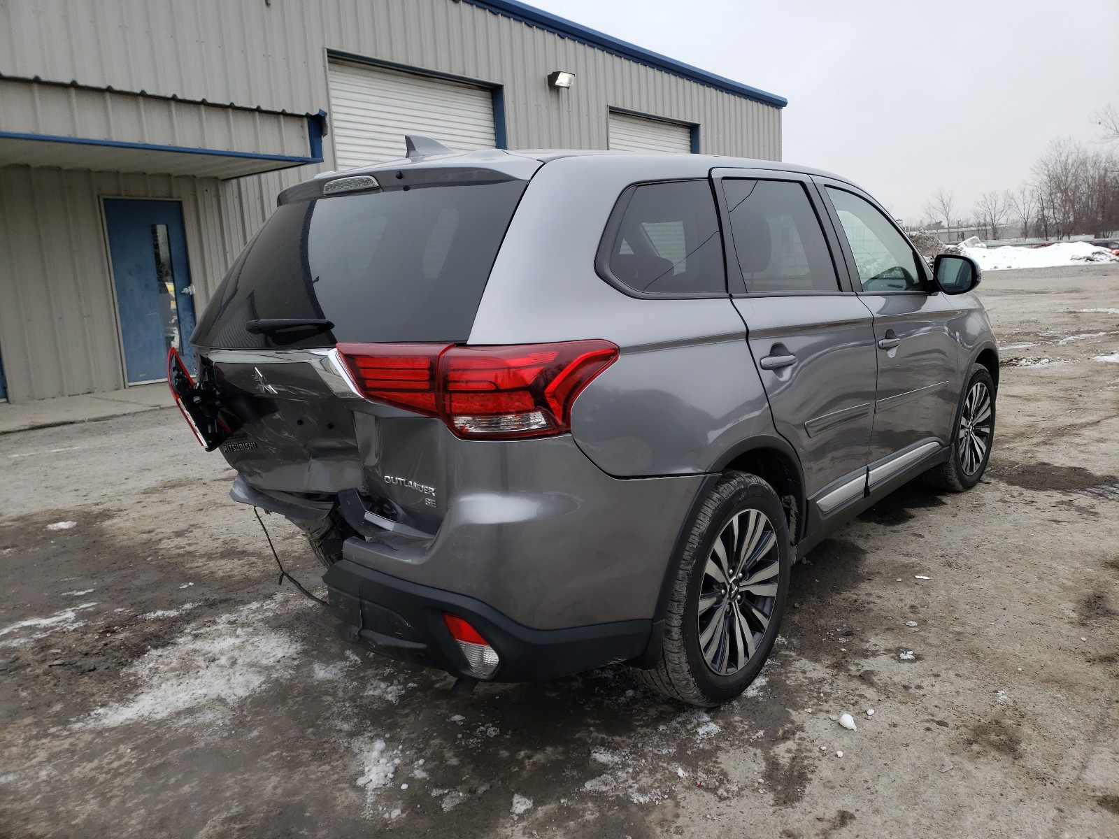 JA4AD3A39KZ047636  mitsubishi outlander 2019 IMG 3