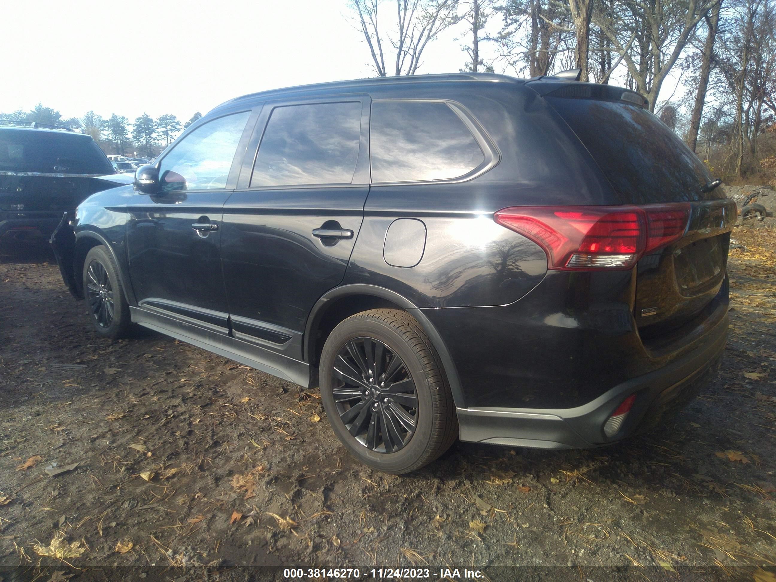 JA4AD3A3XLZ010418  mitsubishi outlander 2020 IMG 2