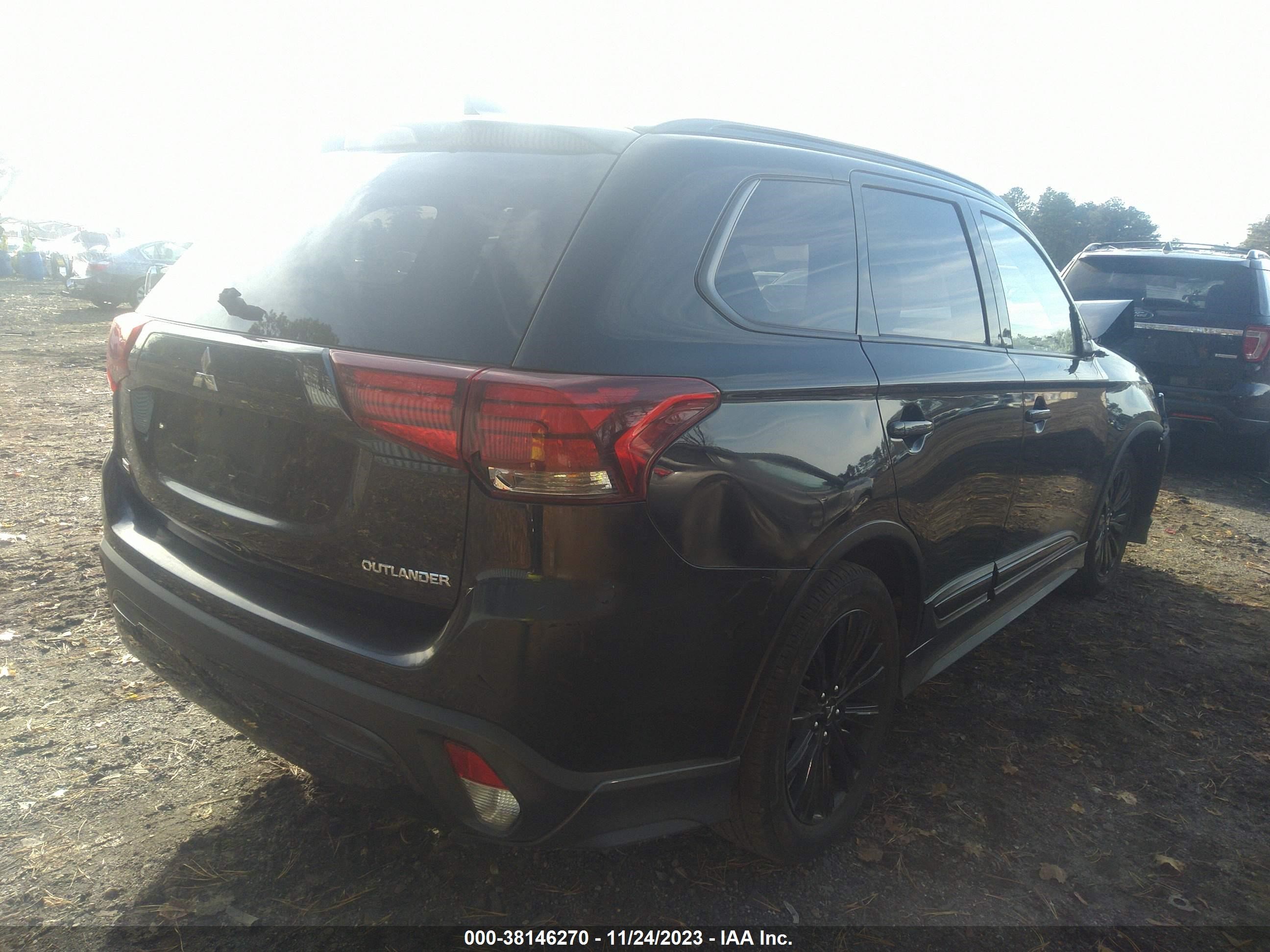 JA4AD3A3XLZ010418  mitsubishi outlander 2020 IMG 3