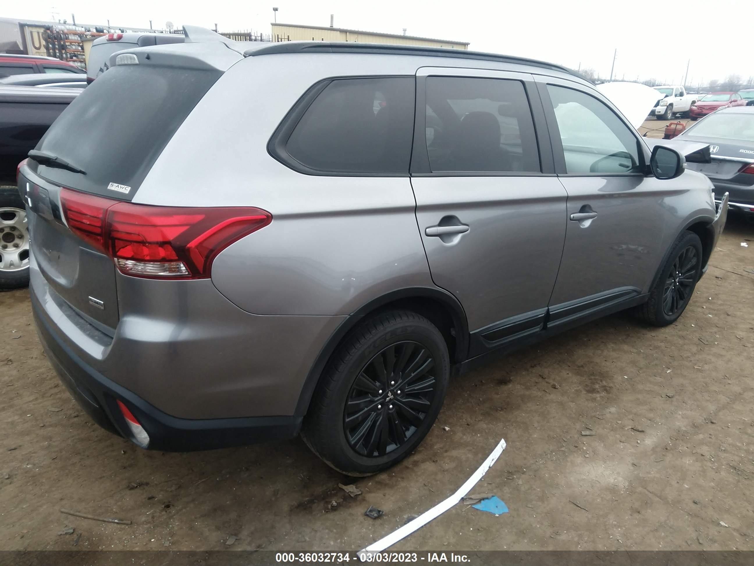 JA4AZ3A35LZ035776  mitsubishi outlander 2020 IMG 3