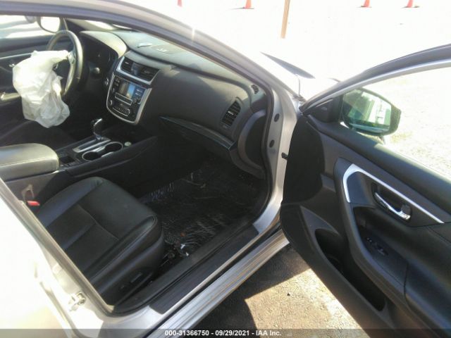 1N4AL3AP3HC228423  nissan altima 2017 IMG 4