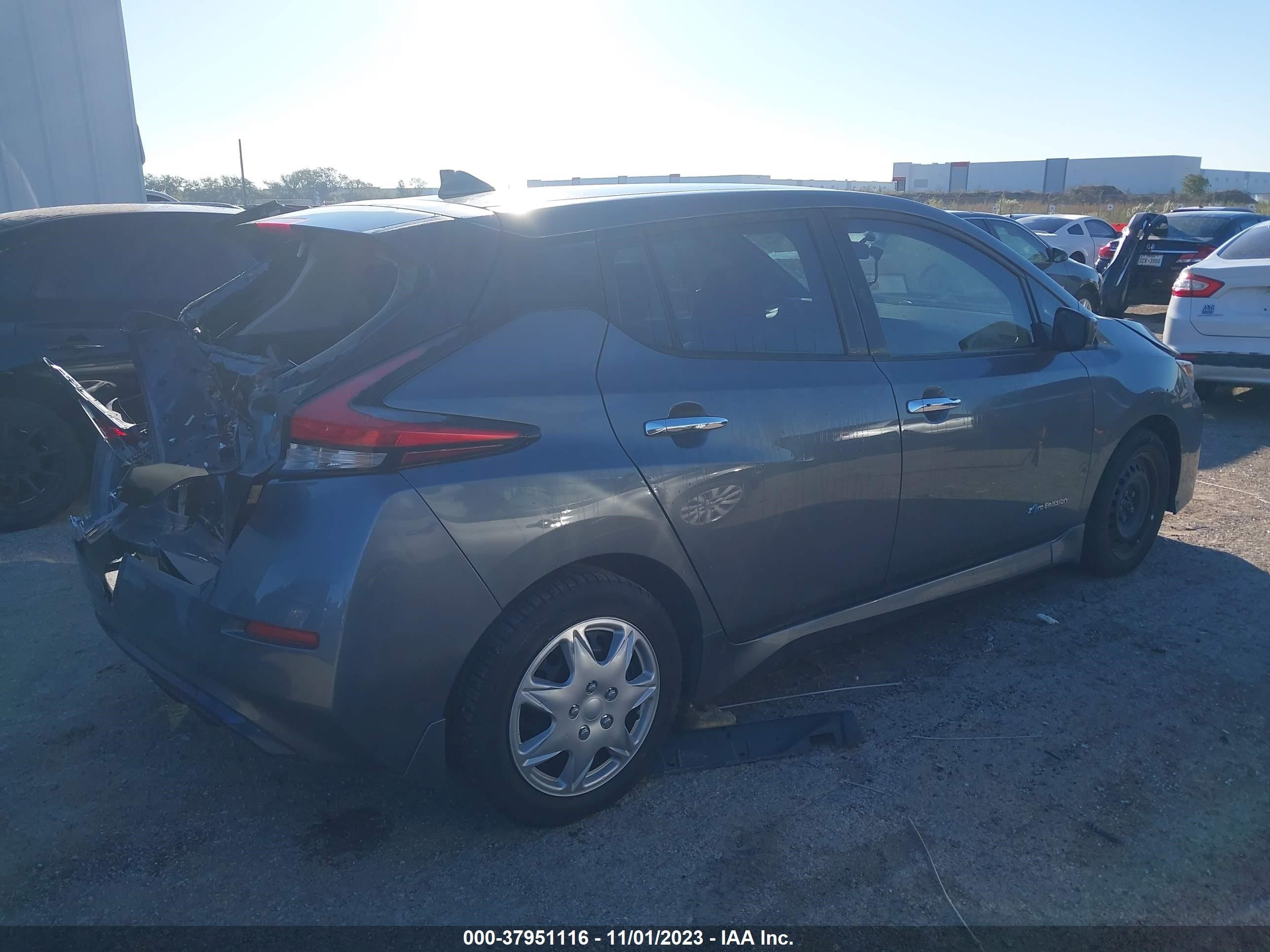 1N4AZ1CP2JC302081  nissan leaf 2018 IMG 3