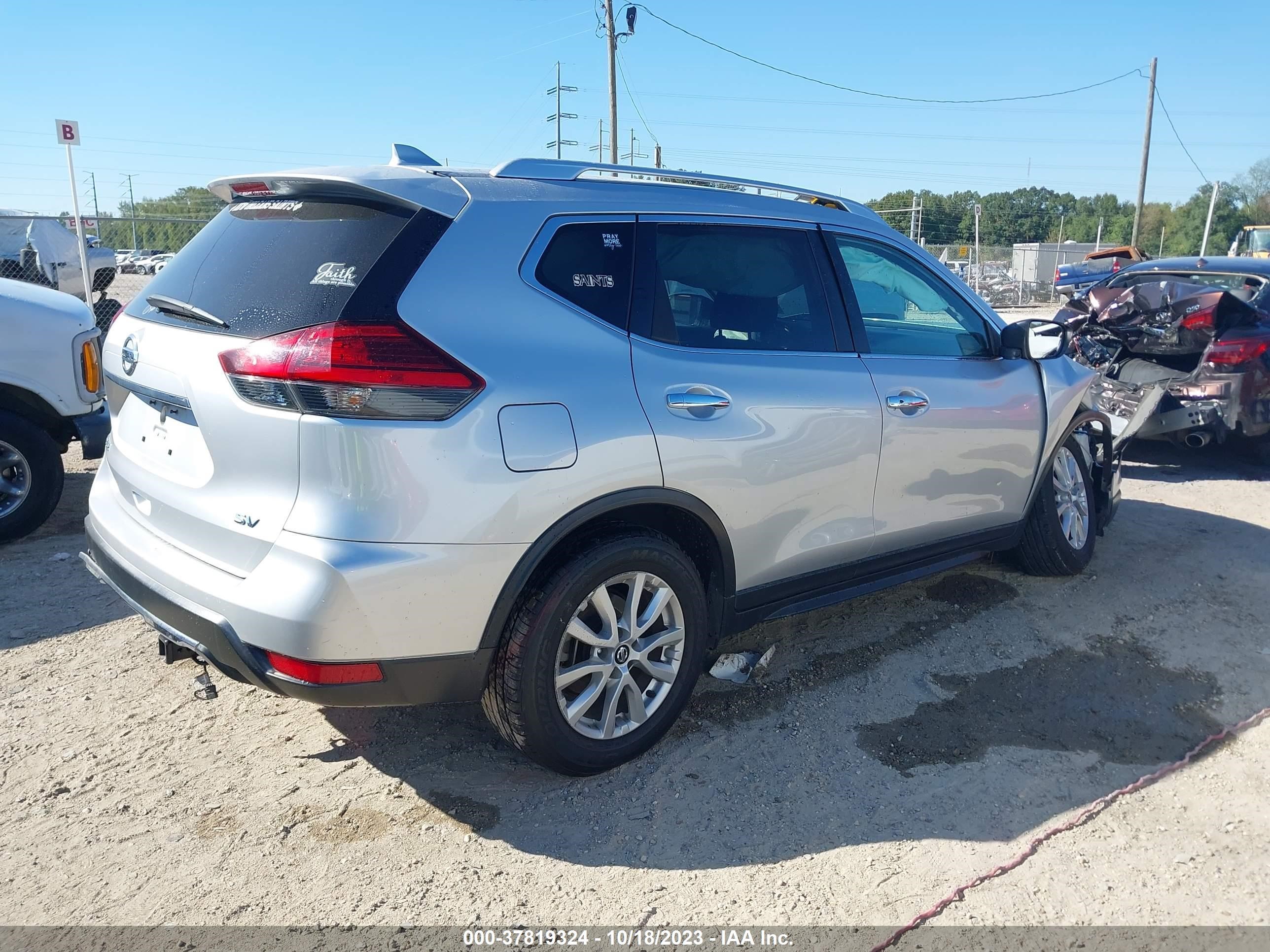 KNMAT2MT9HP528859  nissan rogue 2017 IMG 3