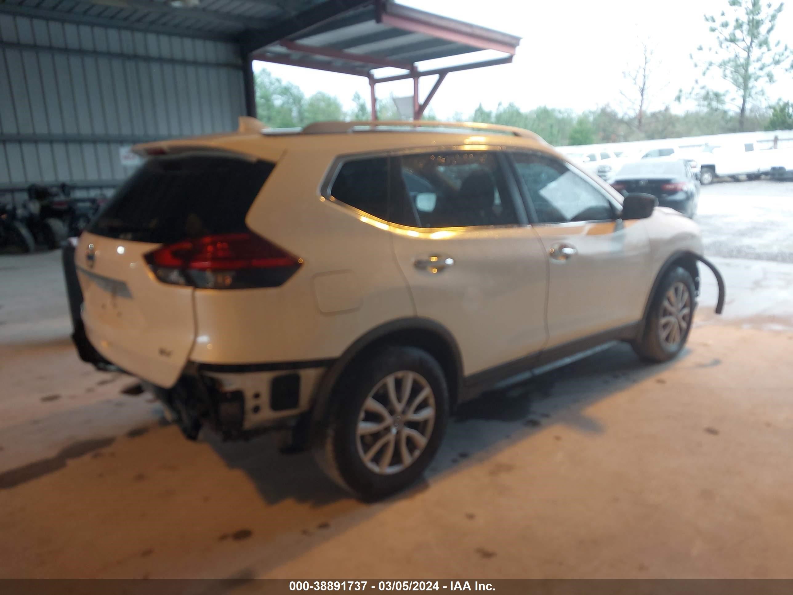 JN8AT2MT7HW144749  nissan rogue 2017 IMG 3