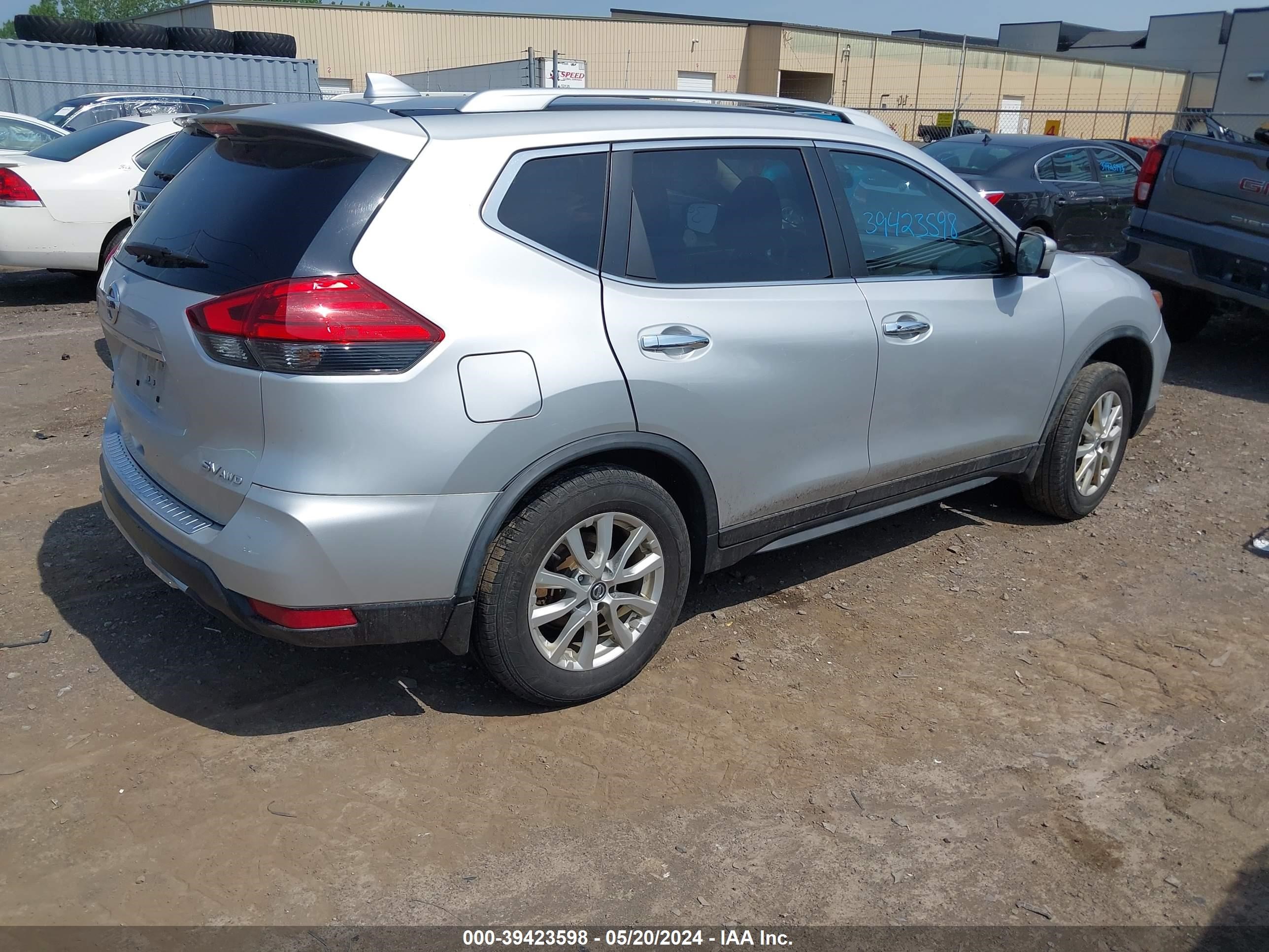 JN8AT2MV0HW277631  nissan rogue 2017 IMG 3