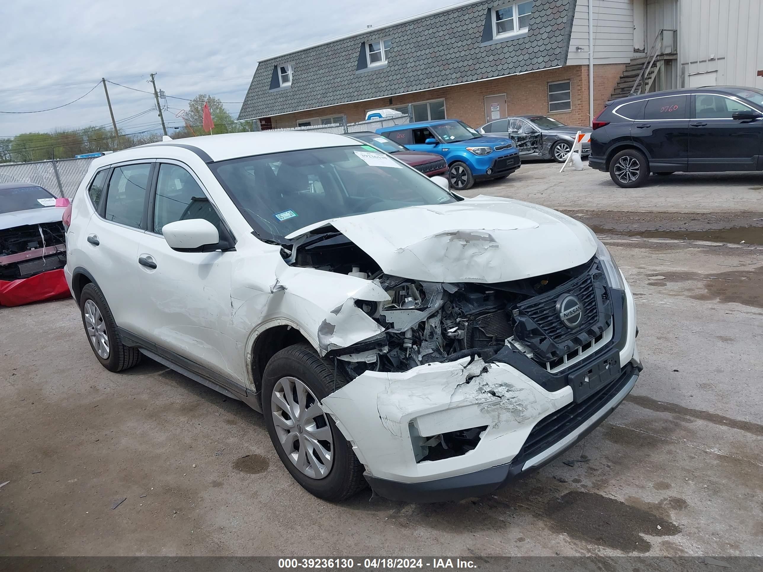 KNMAT2MT7JP536786  nissan rogue 2017 IMG 0