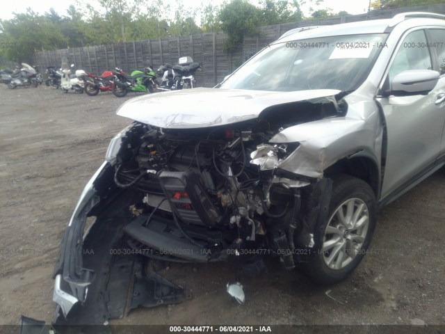 KNMAT2MV5HP607740  nissan rogue 2017 IMG 5