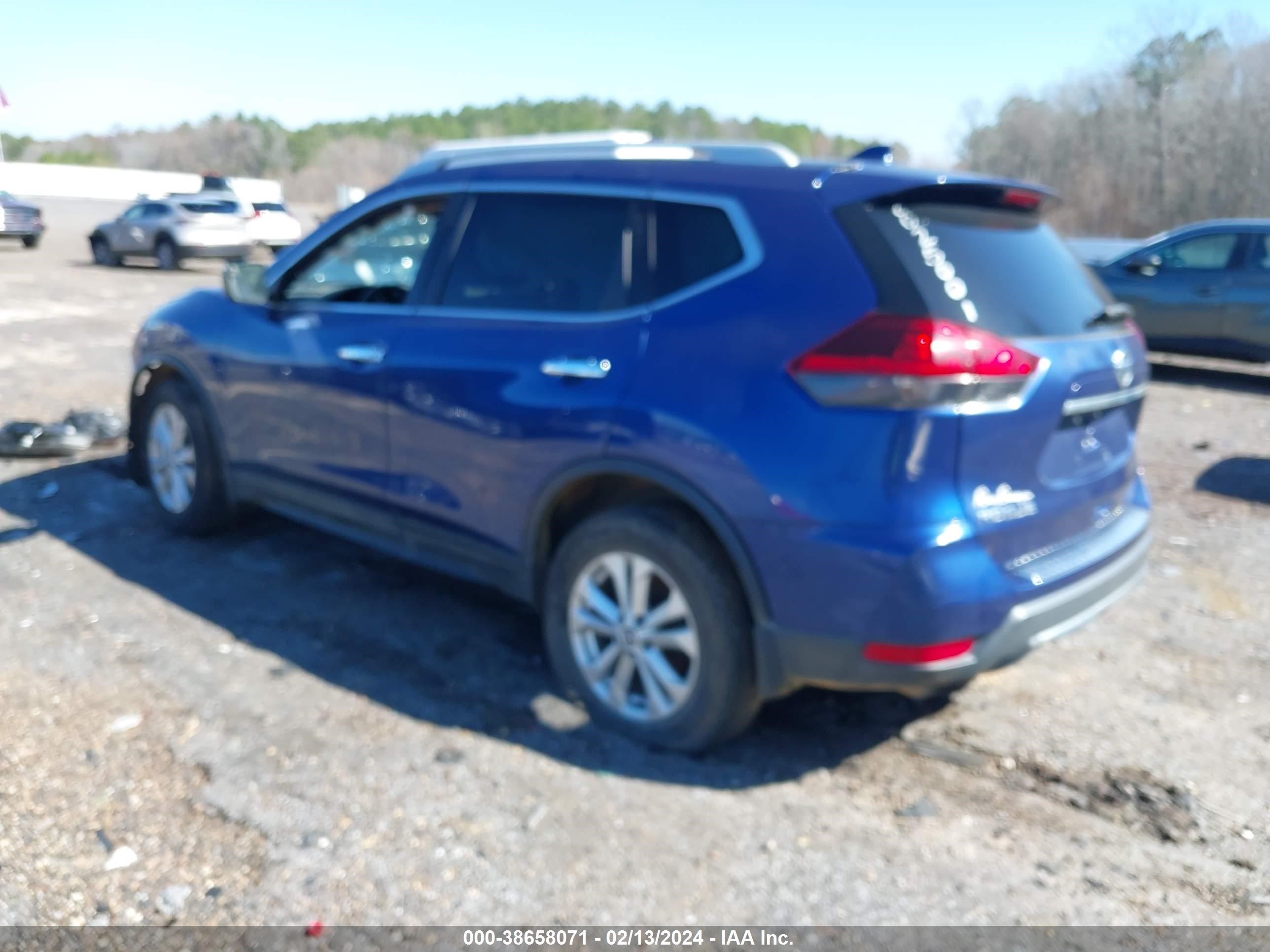 5N1AT2MT6JC825001  nissan rogue 2018 IMG 2