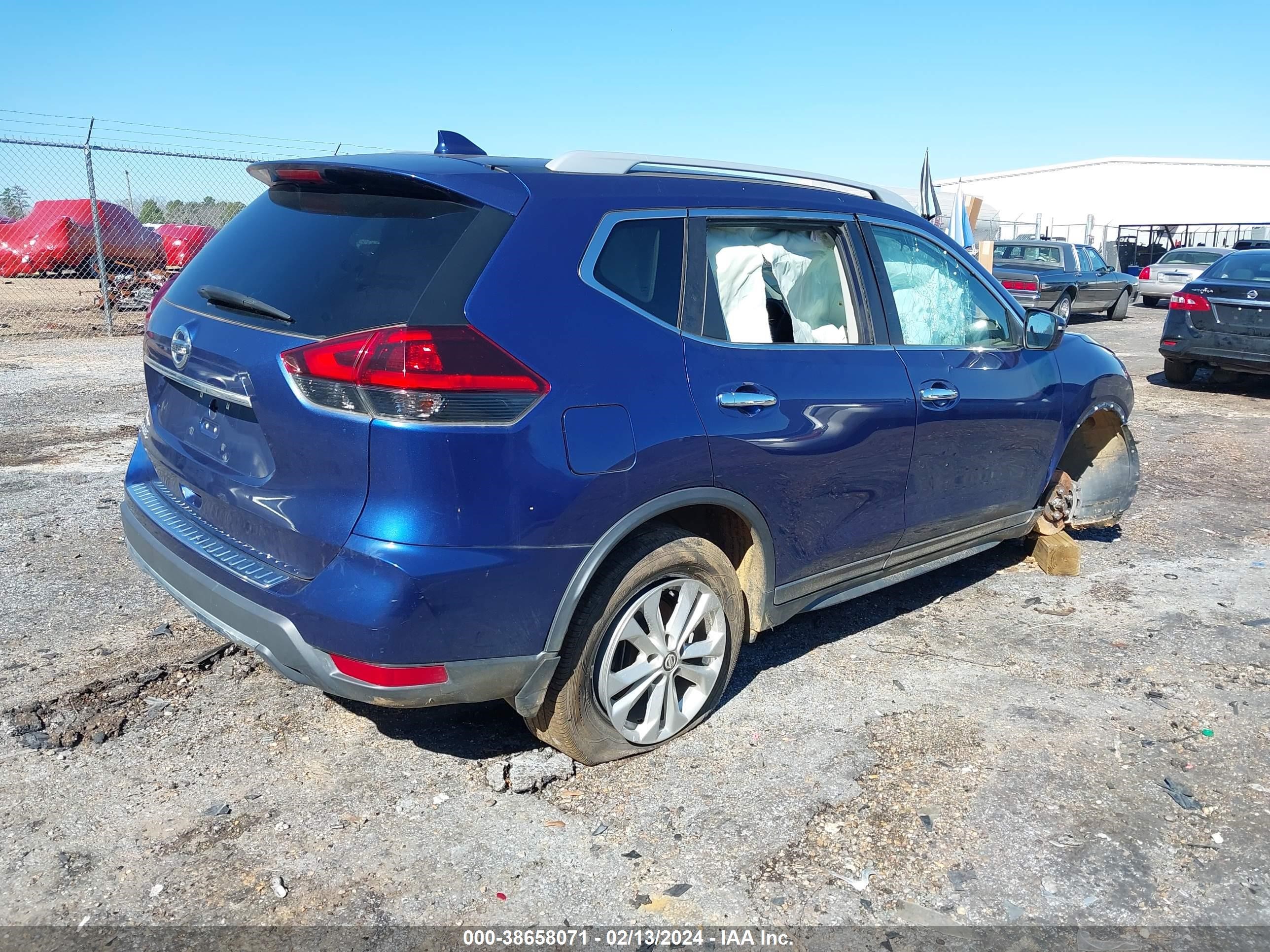 5N1AT2MT6JC825001  nissan rogue 2018 IMG 3