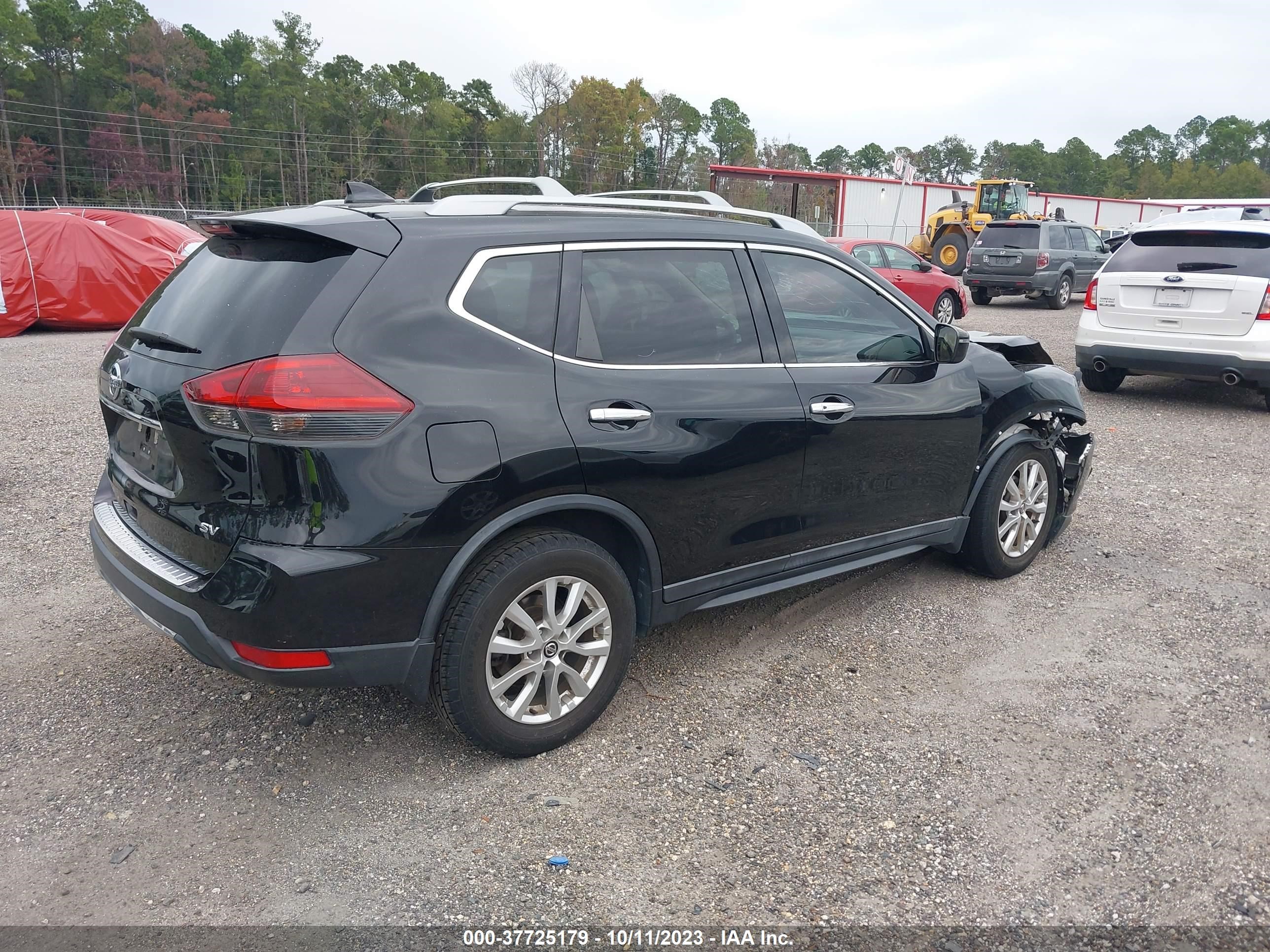 5N1AT2MT9JC847882  nissan rogue 2018 IMG 3