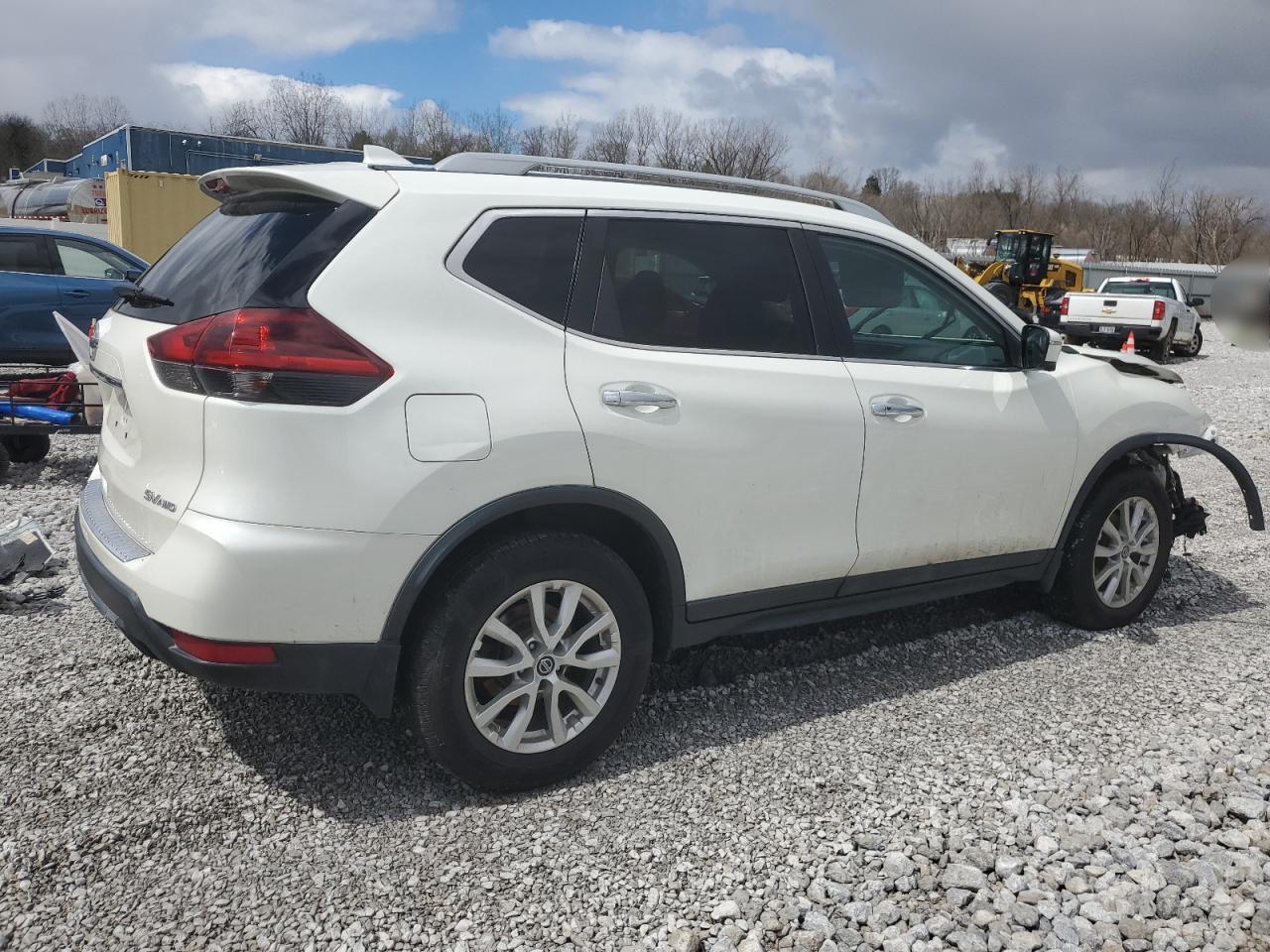 5N1AT2MV1JC754355  nissan rogue 2018 IMG 2