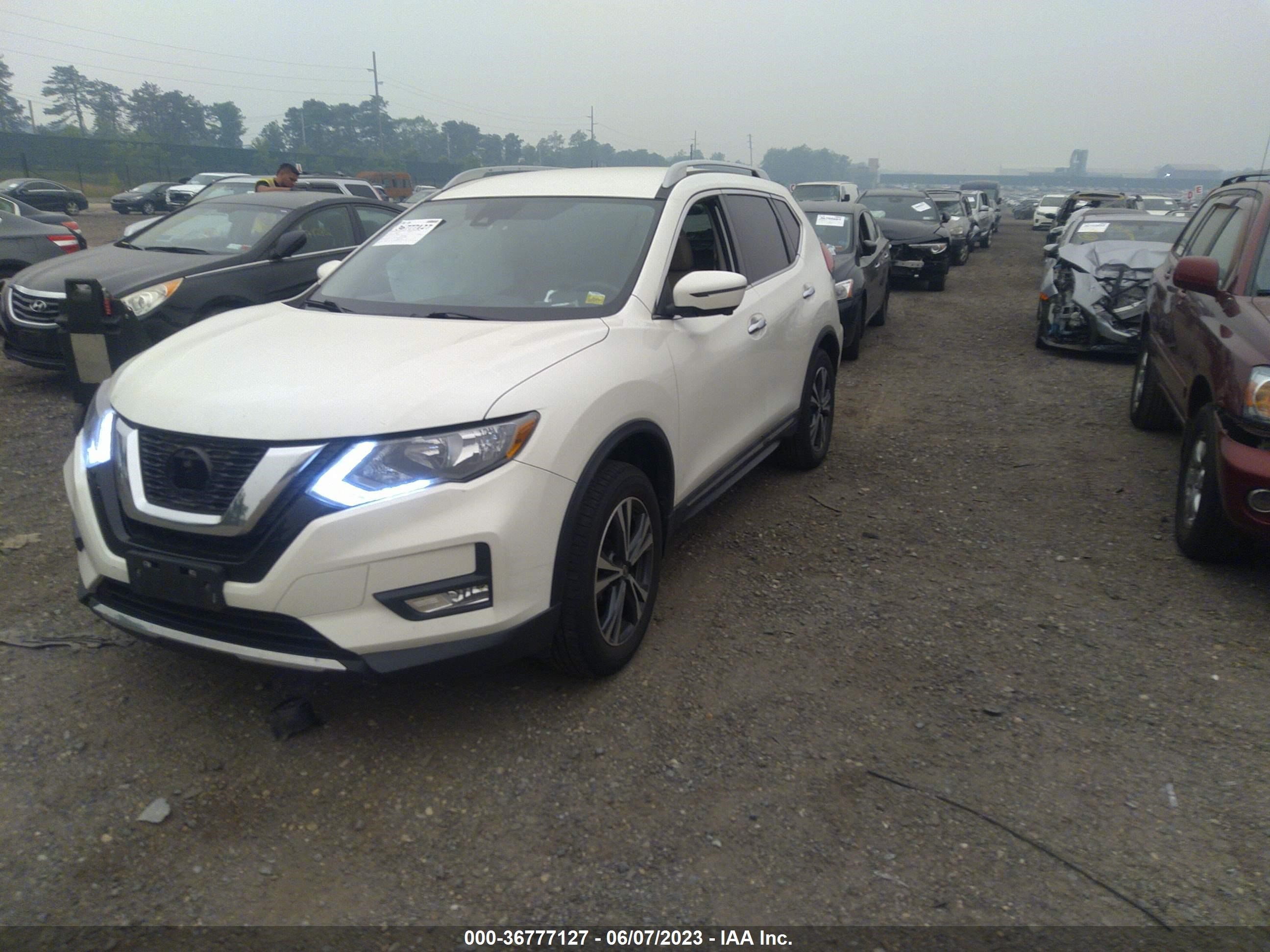 5N1AT2MV2JC839351  nissan rogue 2018 IMG 1