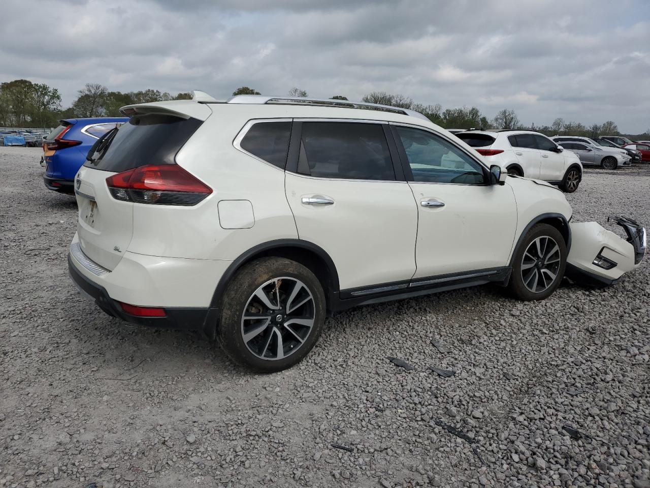 JN8AT2MT5JW468501  nissan rogue 2018 IMG 2