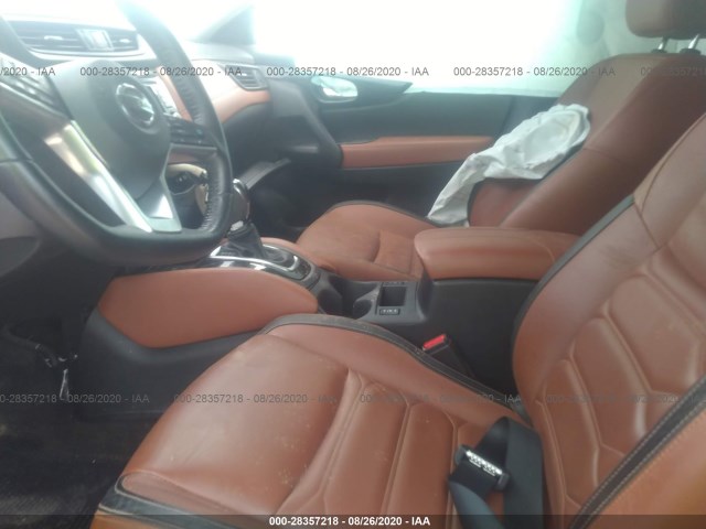 JN8AT2MT5JW469504  nissan rogue 2018 IMG 4