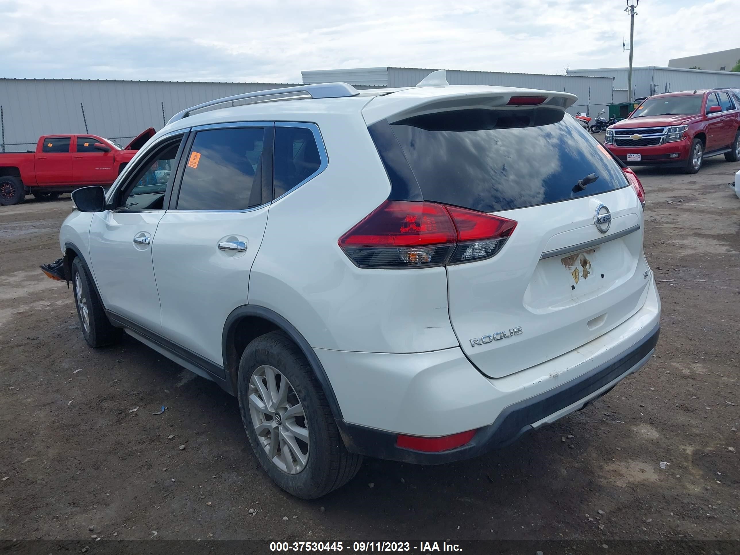 KNMAT2MT3JP556906  nissan rogue 2018 IMG 2