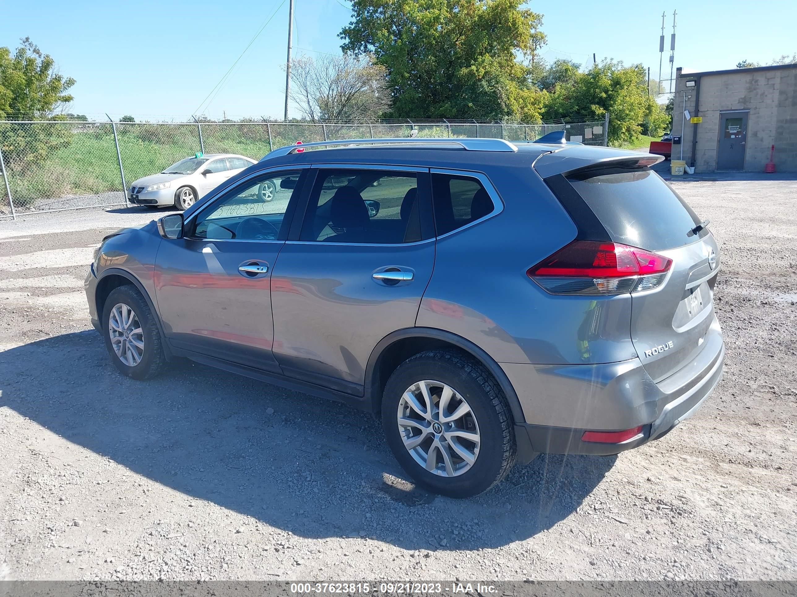 KNMAT2MV1JP557506  nissan rogue 2018 IMG 2