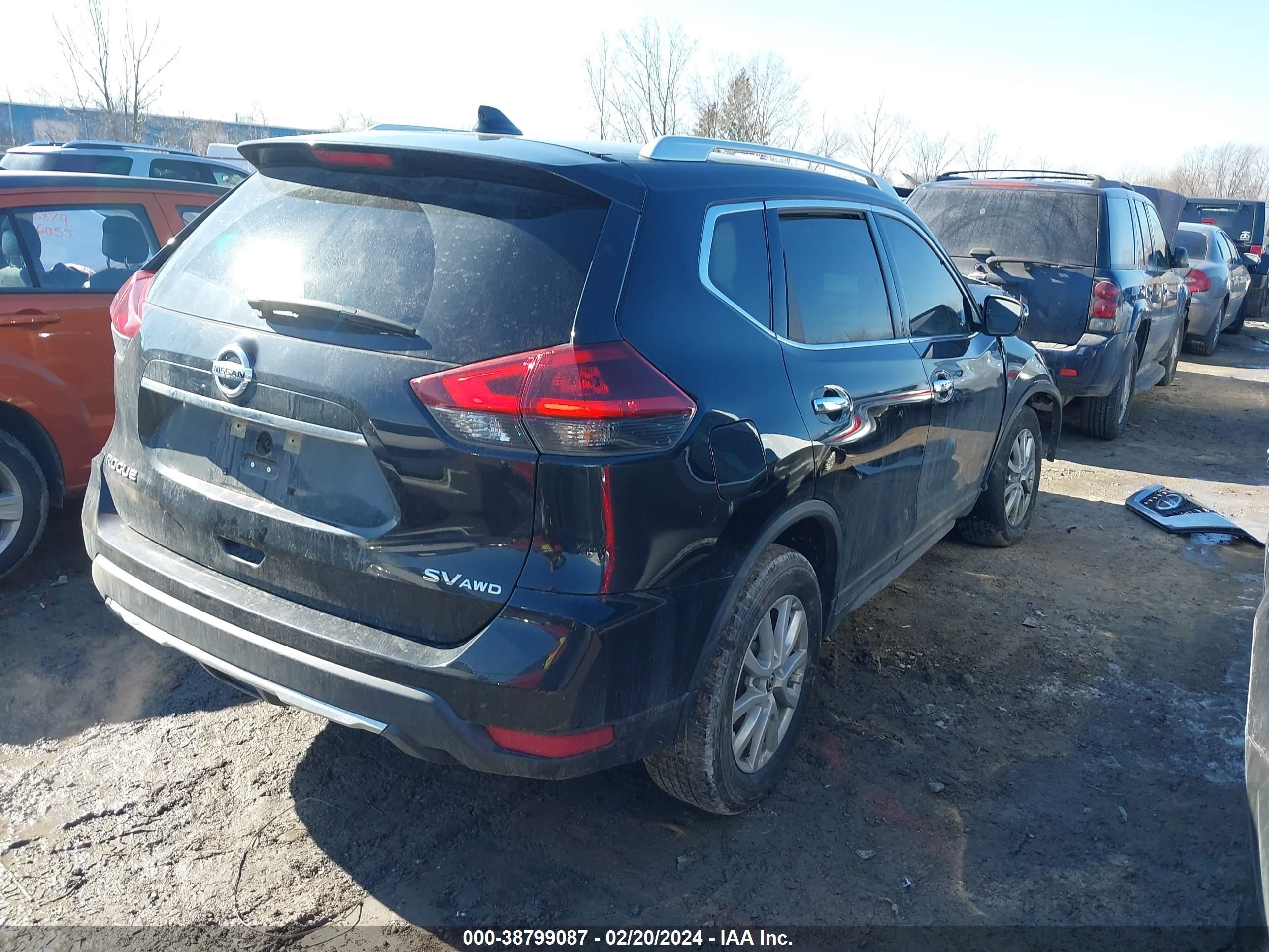 KNMAT2MV6JP616727  nissan rogue 2018 IMG 3