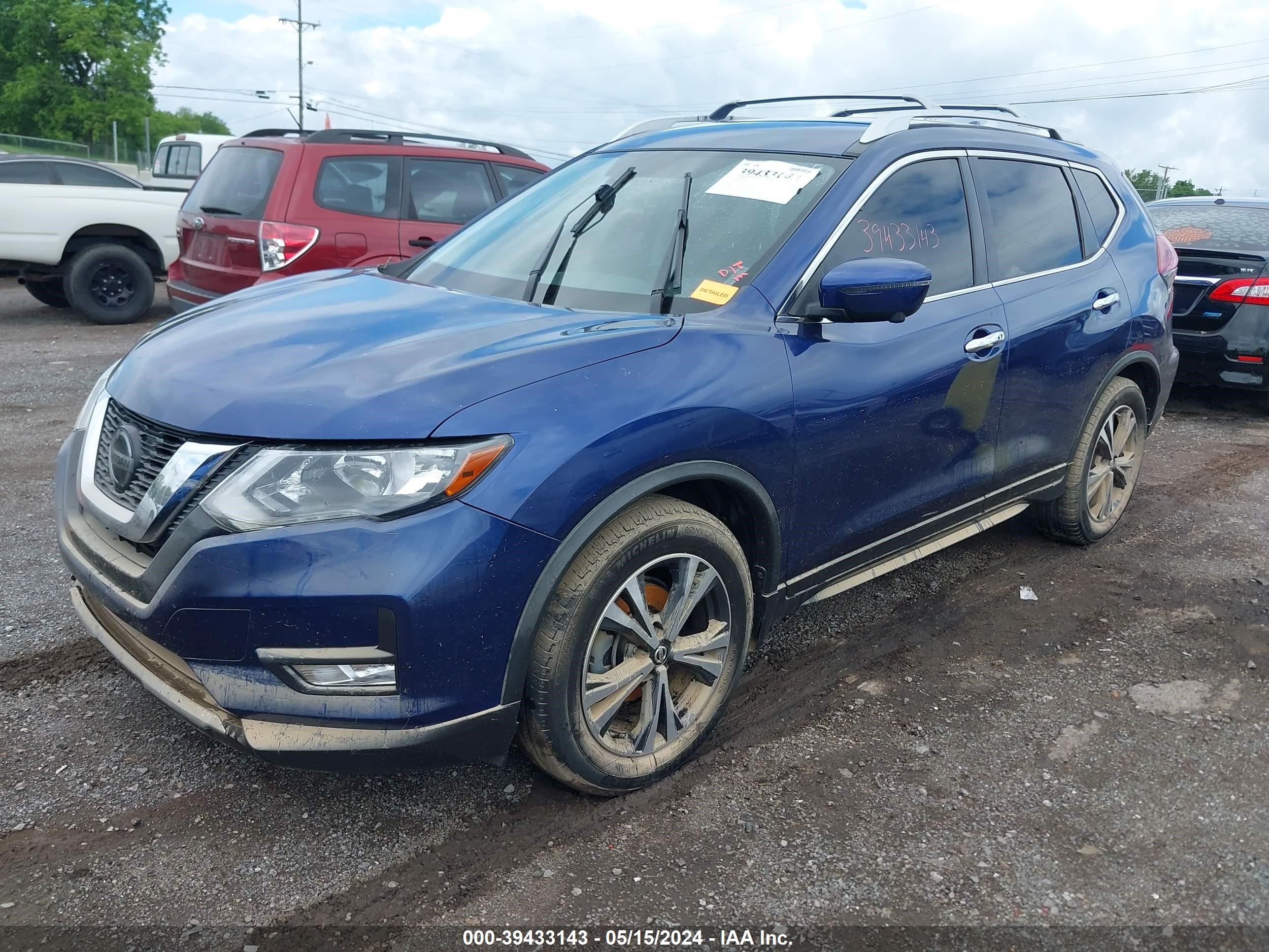 JN8AT2MT6KW265196  nissan rogue 2019 IMG 1