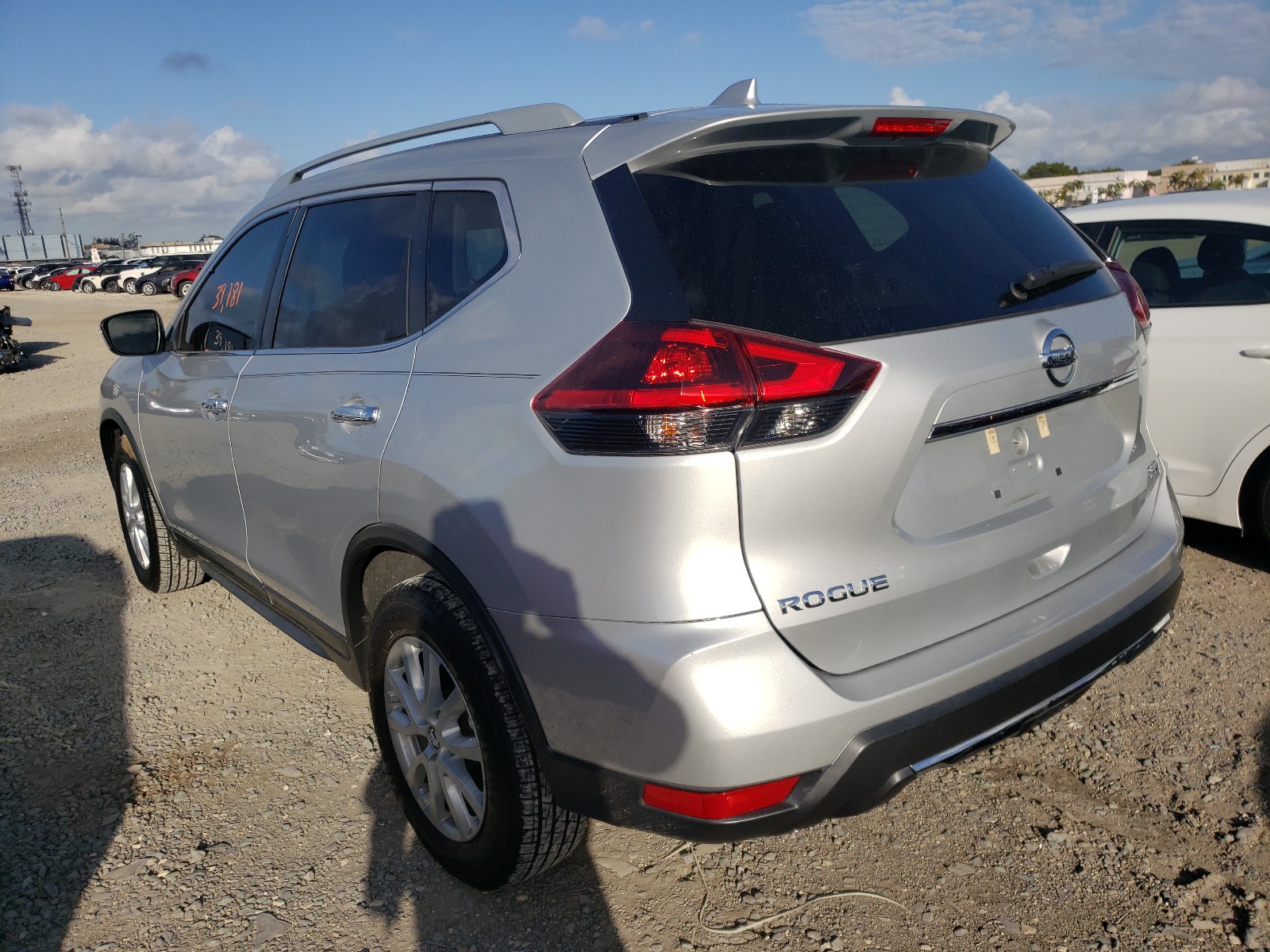 5N1AT2MT5JC795148  nissan rogue s 2018 IMG 2