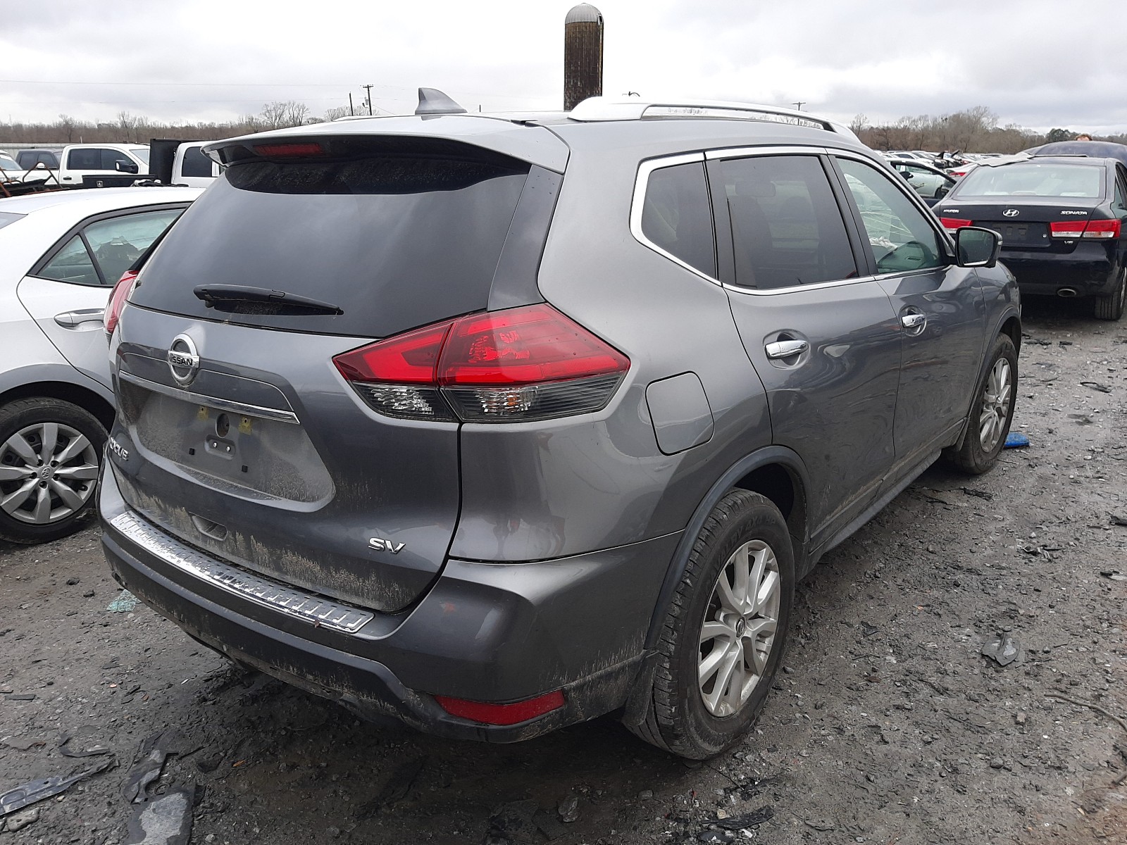 KNMAT2MT8JP551653  nissan rogue s 2018 IMG 3