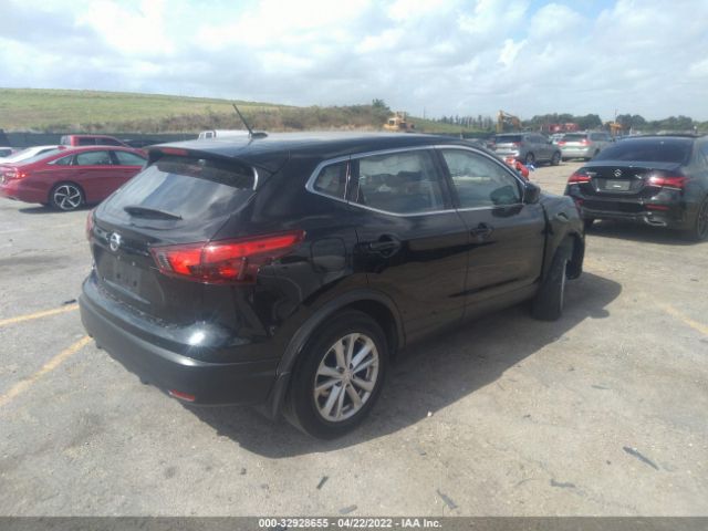 JN1BJ1CP2JW159589  nissan rogue sport 2018 IMG 3