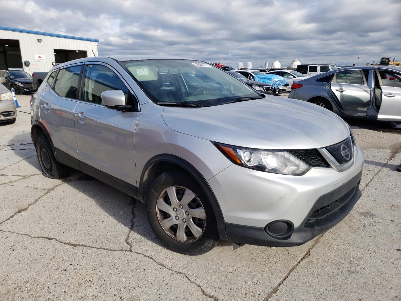 JN1BJ1CPXKW233357  nissan rogue sport 2019 IMG 3