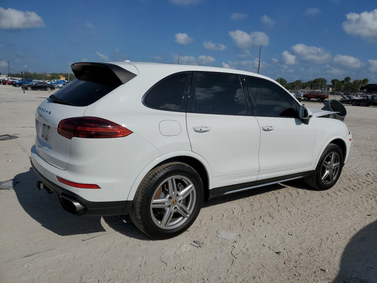 WP1AA2A2XJKA03926  porsche cayenne 2017 IMG 2