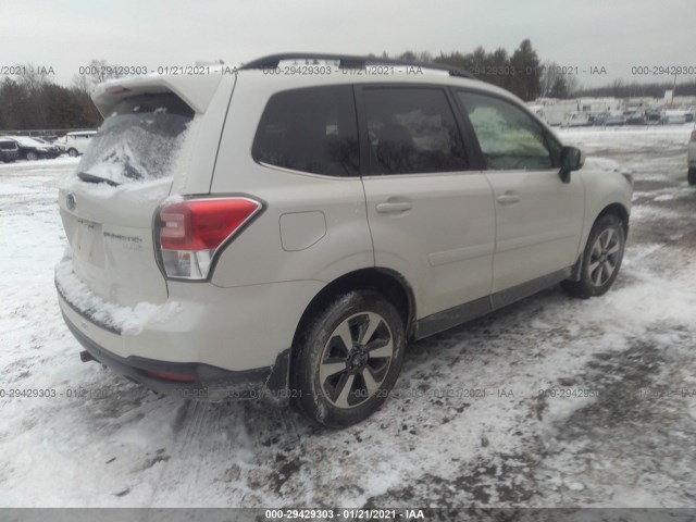 JF2SJARC6HH455569  subaru forester 2017 IMG 3