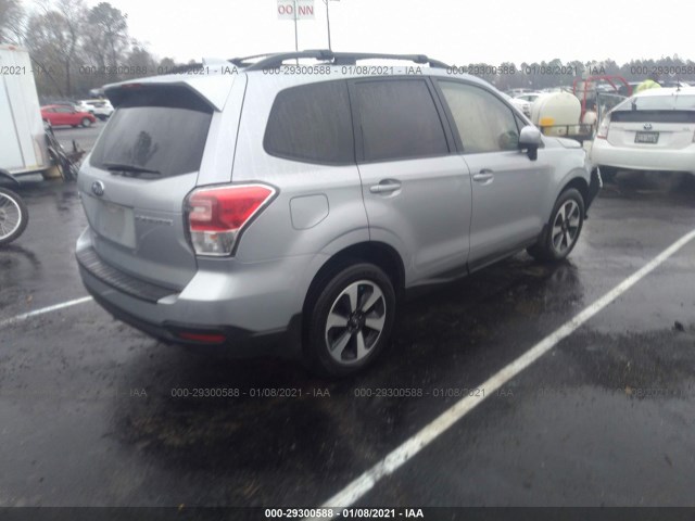 JF2SJAGC0JH579281  subaru forester 2018 IMG 3