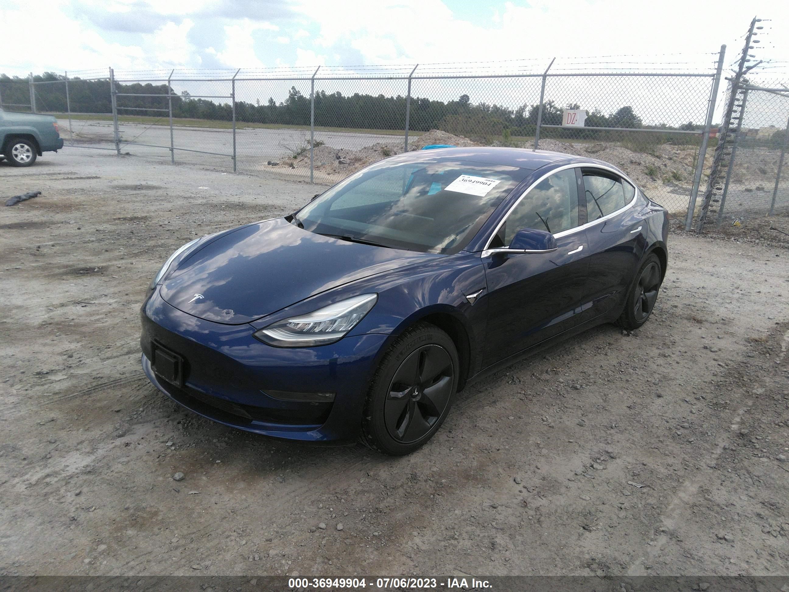 5YJ3E1EA2JF102408  tesla model 3 2018 IMG 1