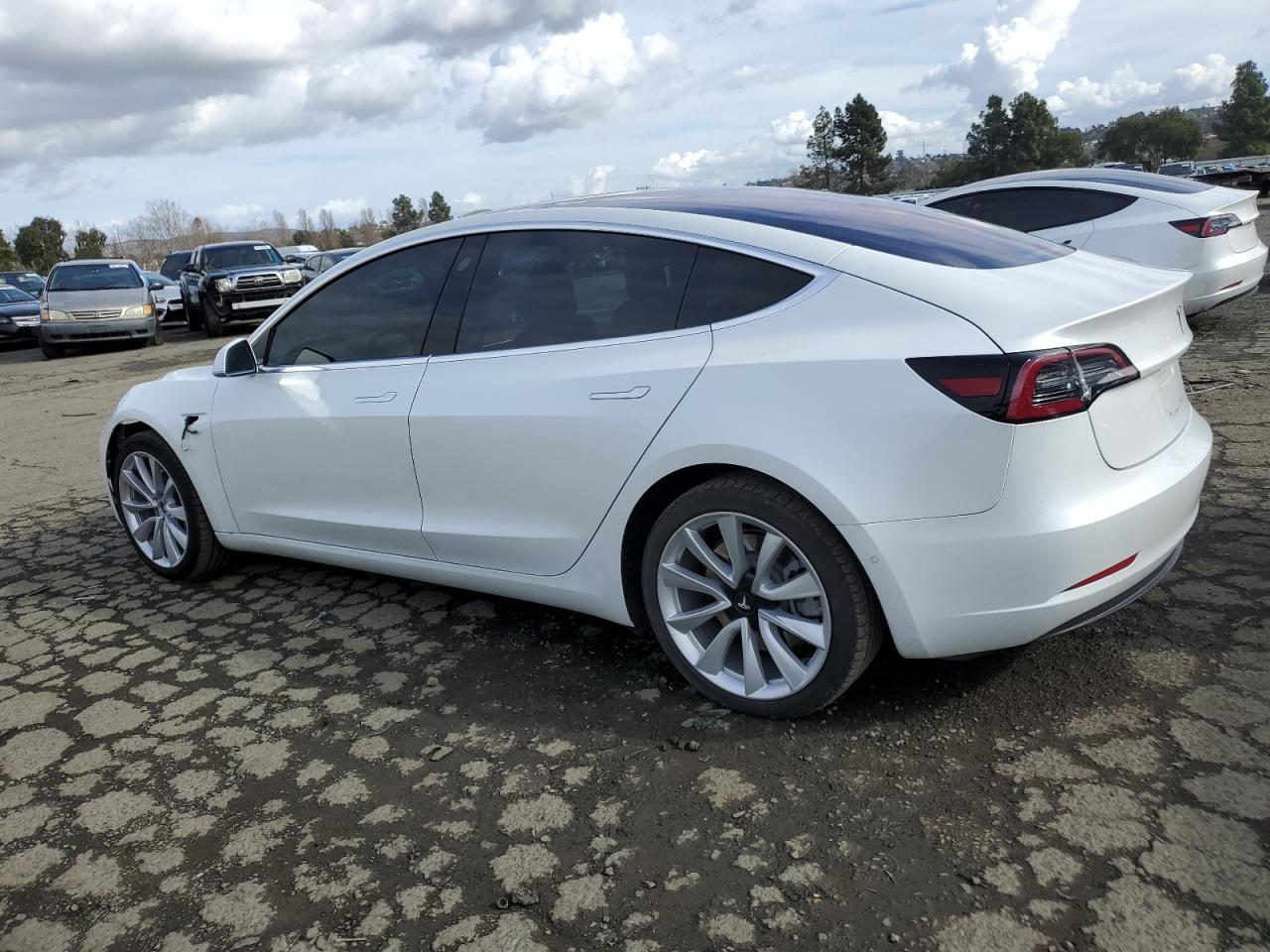 5YJ3E1EA2JF164827  tesla model 3 2018 IMG 1