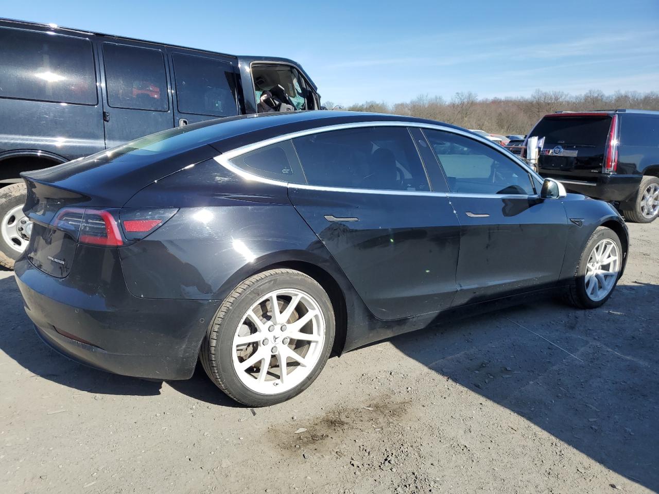 5YJ3E1EB0JF112881  tesla model 3 2018 IMG 2