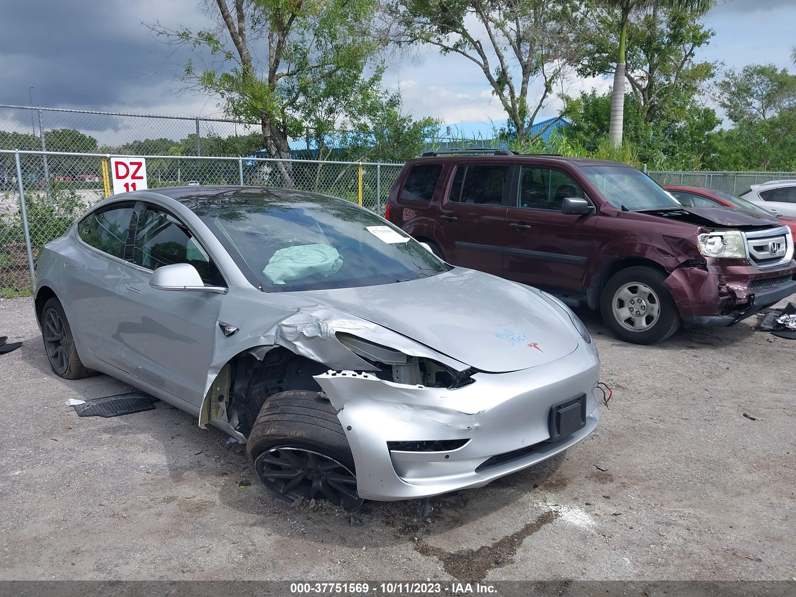 5YJ3E1EB1JF093337  tesla model 3 2018 IMG 0