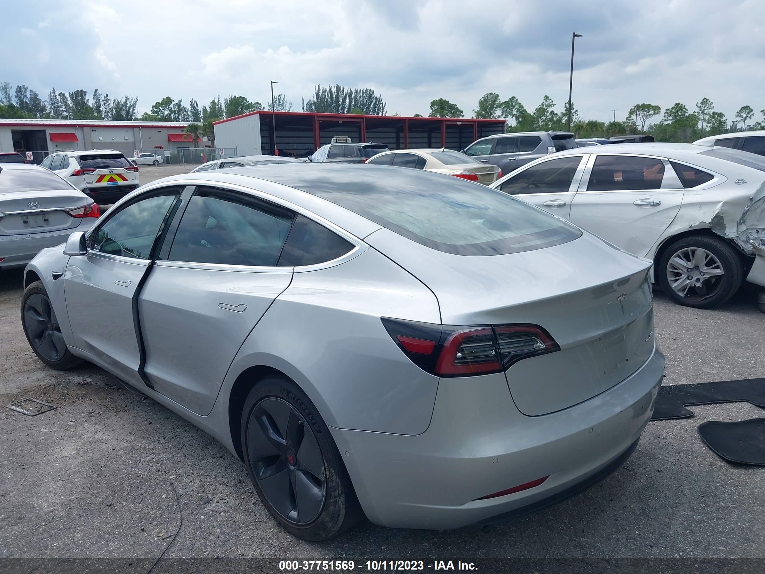 5YJ3E1EB1JF093337  tesla model 3 2018 IMG 2